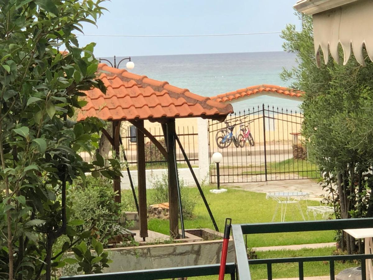 Thea Sea Apartment Nea Moudania Esterno foto